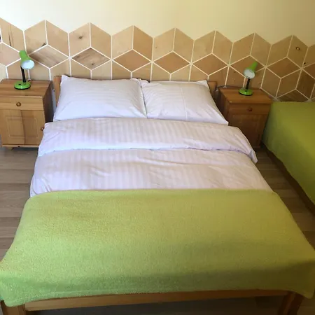 Miodowy Waksmund-nowytarg Apartment